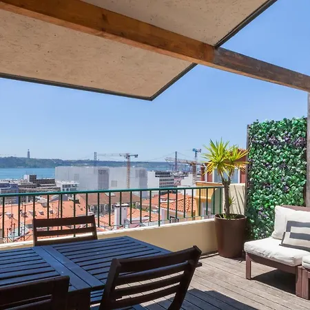 Breathtaking River-city View Two Private Terraces 3 Bedrooms And 3 Bathrooms 17th Century Building Bica Chiado District * Лісабон