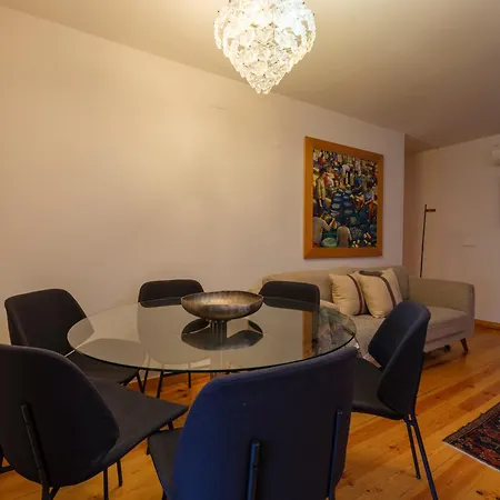 Апартаменти Breathtaking River-city View Two Private Terraces 3 Bedrooms And 3 Bathrooms 17th Century Building Bica Chiado District