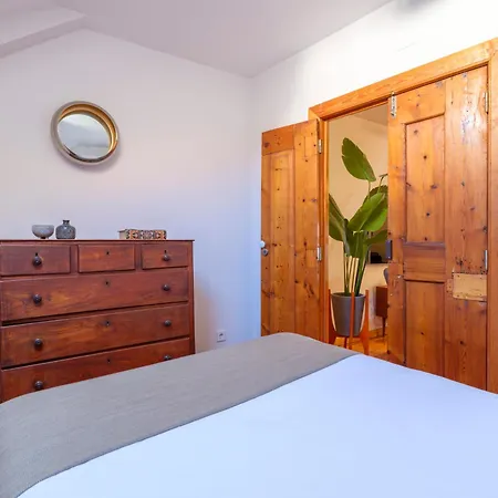 Breathtaking River-city View Two Private Terraces 3 Bedrooms And 3 Bathrooms 17th Century Building Bica Chiado District Лісабон