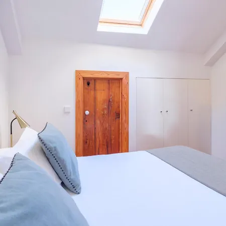 Breathtaking River-city View Two Private Terraces 3 Bedrooms And 3 Bathrooms 17th Century Building Bica Chiado District * Lissabon