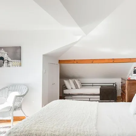 Apartamento Breathtaking River-city View Two Private Terraces 3 Bedrooms&3 Bathrooms 17th Century Building Bica Chiado District *