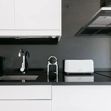 Breathtaking River-city View Two Private Terraces 3 Bedrooms&3 Bathrooms 17th Century Building Bica Chiado District Lisboa