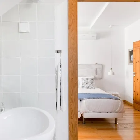 Apartamento Breathtaking River-city View Two Private Terraces 3 Bedrooms&3 Bathrooms 17th Century Building Bica Chiado District