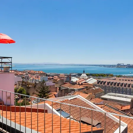 Breathtaking River-city View Two Private Terraces 3 Bedrooms&3 Bathrooms 17th Century Building Bica Chiado District *