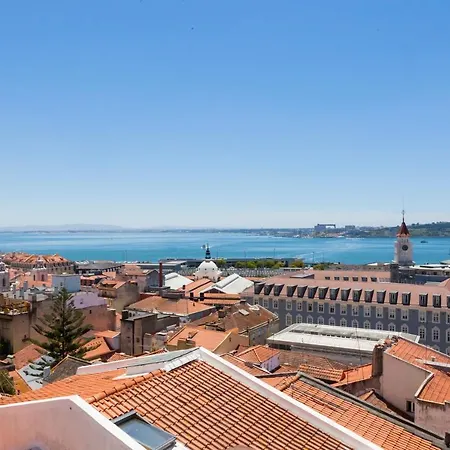 Breathtaking River-city View Two Private Terraces 3 Bedrooms&3 Bathrooms 17th Century Building Bica Chiado District Apartamento