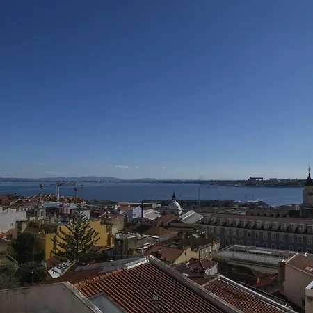 Breathtaking River-city View Two Private Terraces 3 Bedrooms And 3 Bathrooms 17th Century Building Bica Chiado District * Lizbona